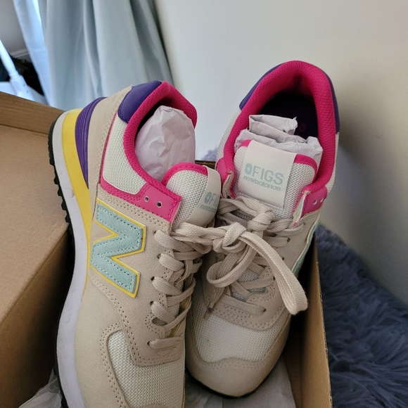 FIGS SCRUBS BUNDLE - Picture 2 of 10